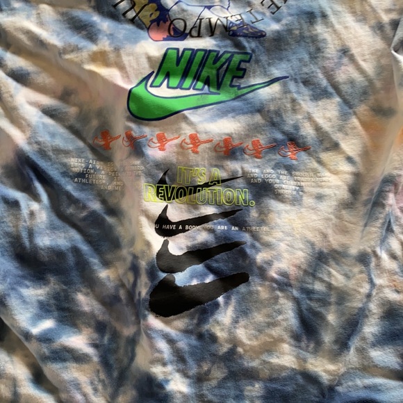Nike tie-dye “It’s a Revolution.” Series. (SMALL) - Picture 5 of 5